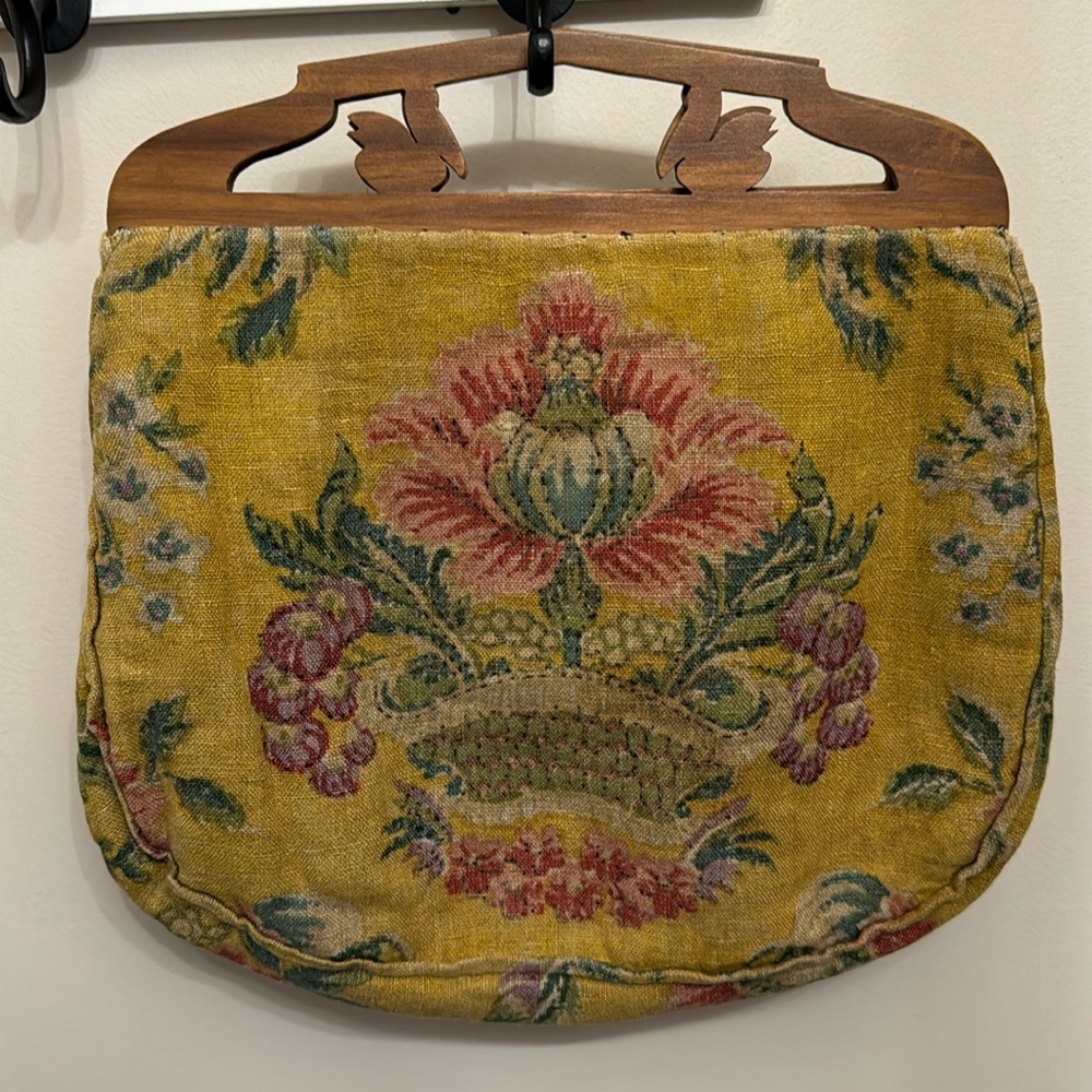 Vintage Floral Tapestry Bermuda Clutch Knitting Wooden Pelicans Handles Bag